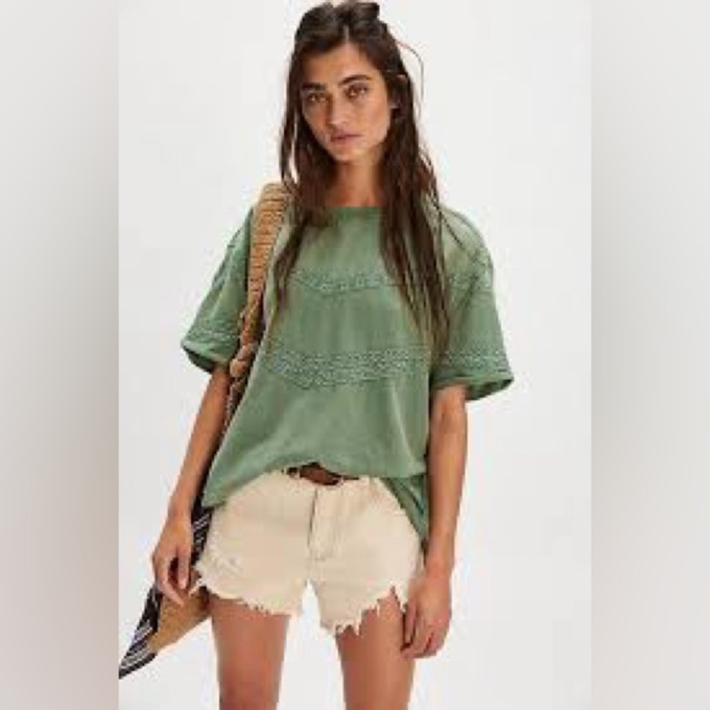 Free People Dorothy Tee In XS (( SOLD OUT ))